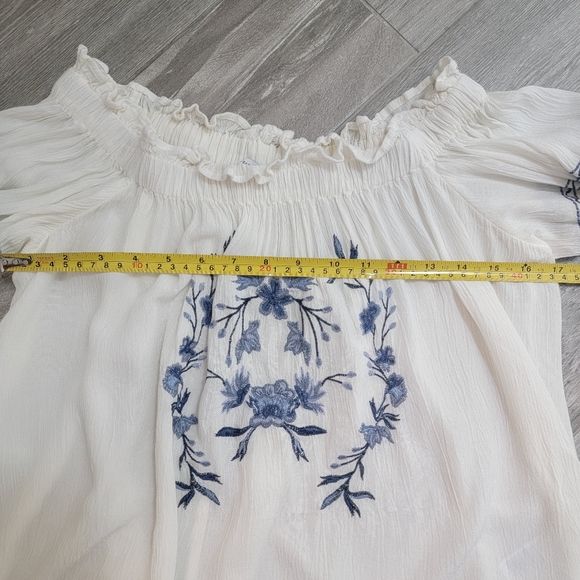2/$20 American Eagle Ebroidered Peasant Top M - Picture 7 of 12